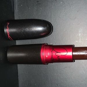 Mac special edition Ariana Grande lipstick